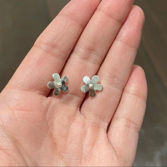 Silver 925 Daisy Stud Earrings- New - Picture 3 of 3